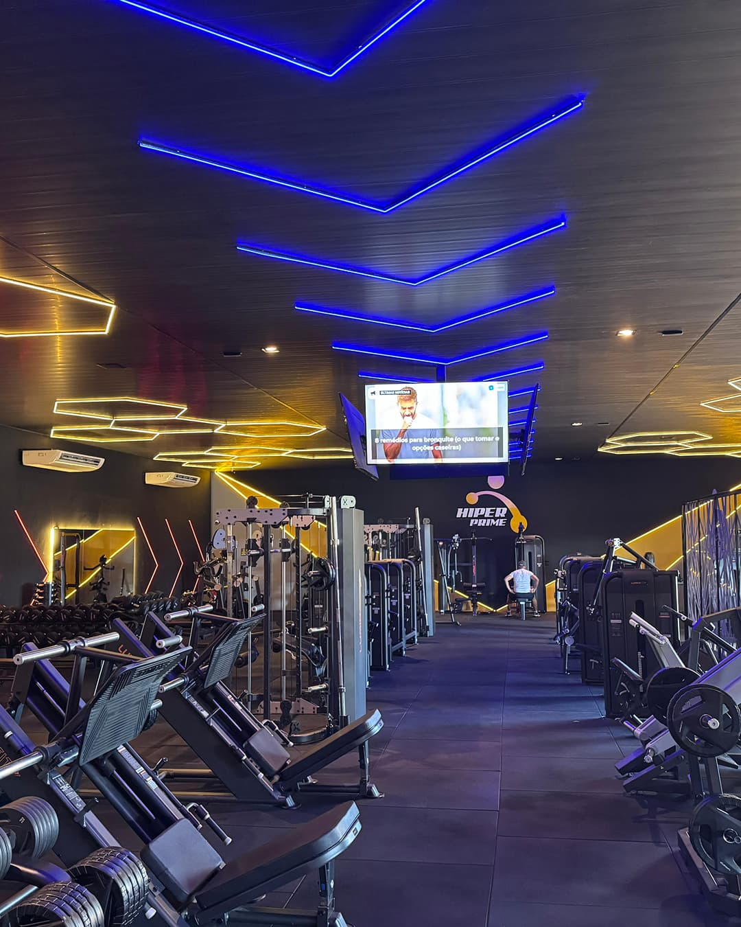 Treino funcional com aparelhos modernos